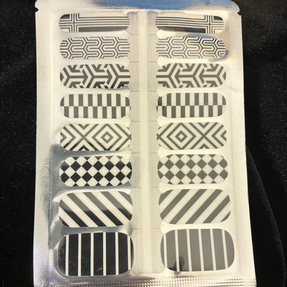 Nail Wraps Set - 7 Assorted Designs - Picture 3 of 8